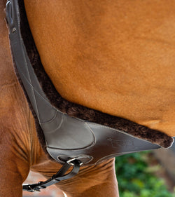 LeMieux Arika Simuwool Contoured Long Stud Girth Anatomic Black 125cm SALE